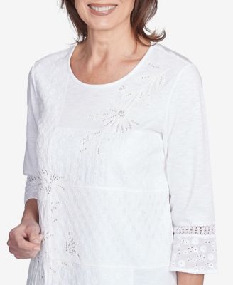 Женский топ с круглым вырезом и рукавами, украшенный кружевом в стиле пэчворк от Alfred Dunner от St. Thomas