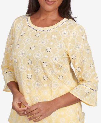 Женский топ Alfred Dunner Rise Shine с цветочной вышивкой и расклешенными рукавами и круглым вырезом горловины