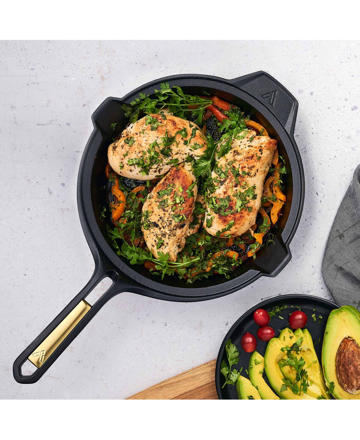 Victoria Signature Series 10" Cast Iron Skillet In Black And Gold