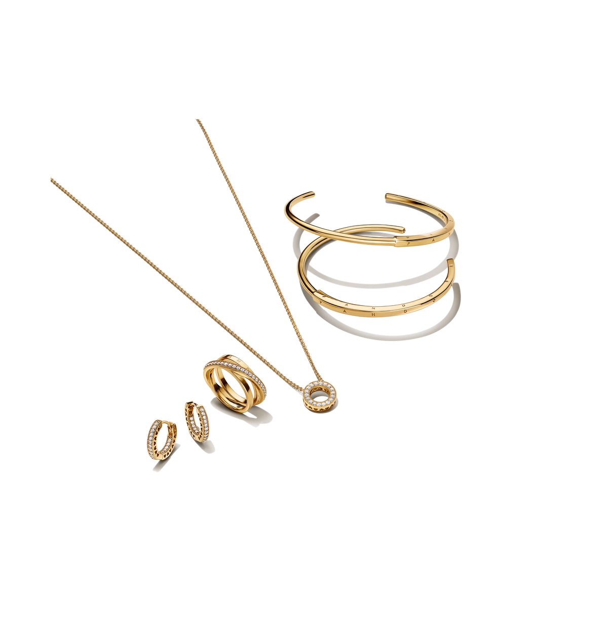 Pandora Logo Pave Circle Collier Pendant Necklace In Gold