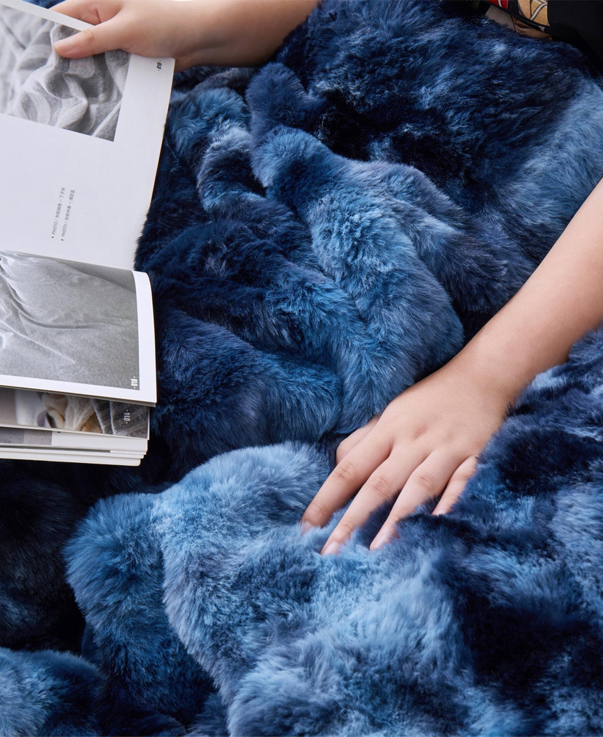 Unikome Faux Fur Reversible Comforter, Queen In Multi