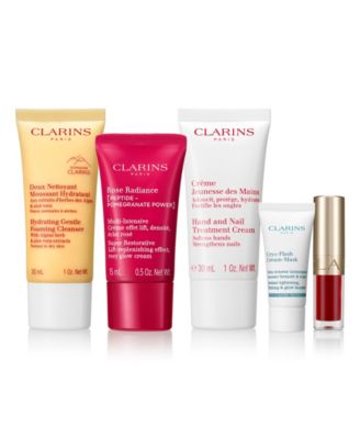 При покупке в Clarins на сумму от 75 долларов и более в подарок 6 предметов для самообслуживания и 10 школьных обедов