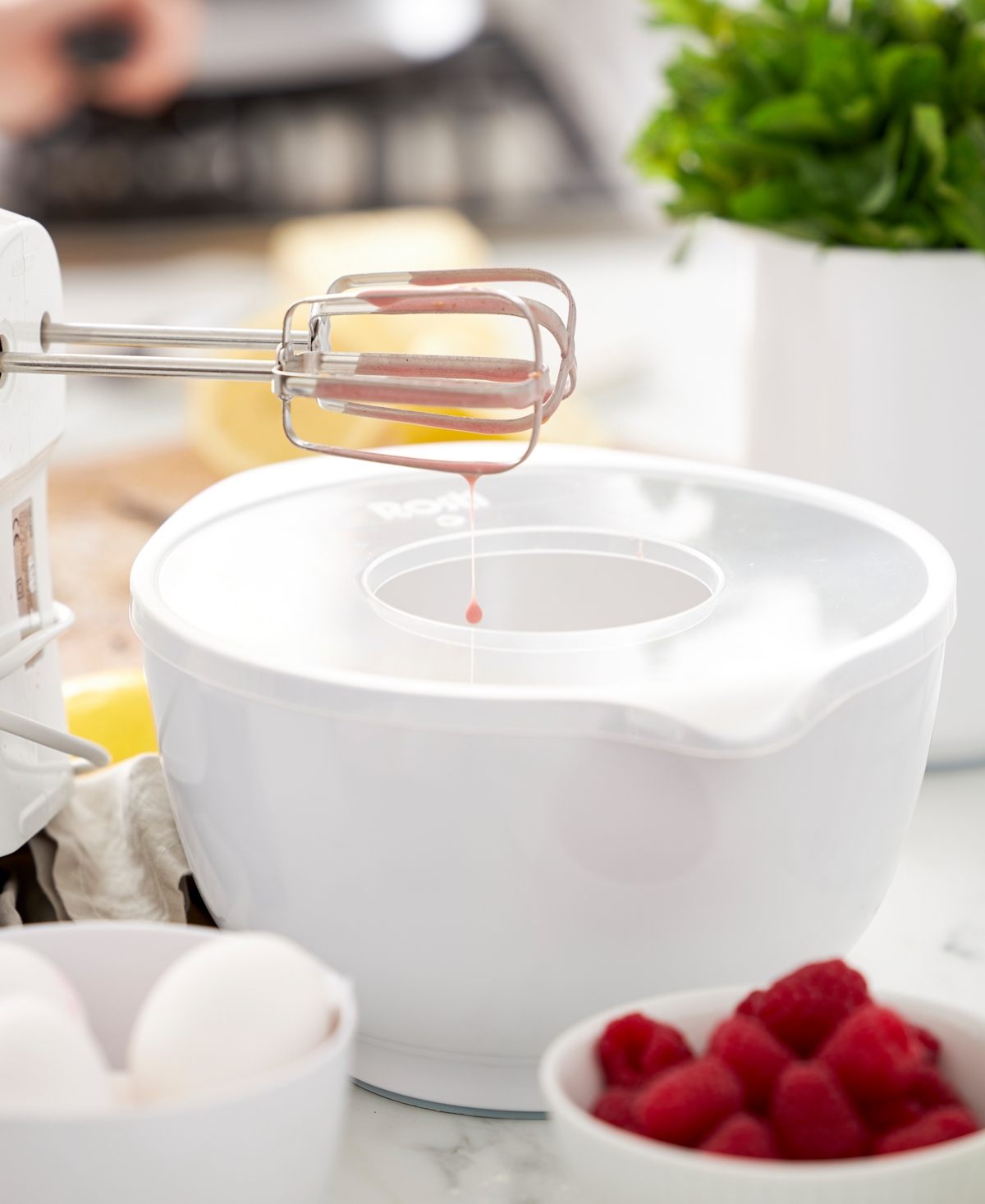 Rosti Margrethe 3-quart Mixing Bowl With Splash Guard In White