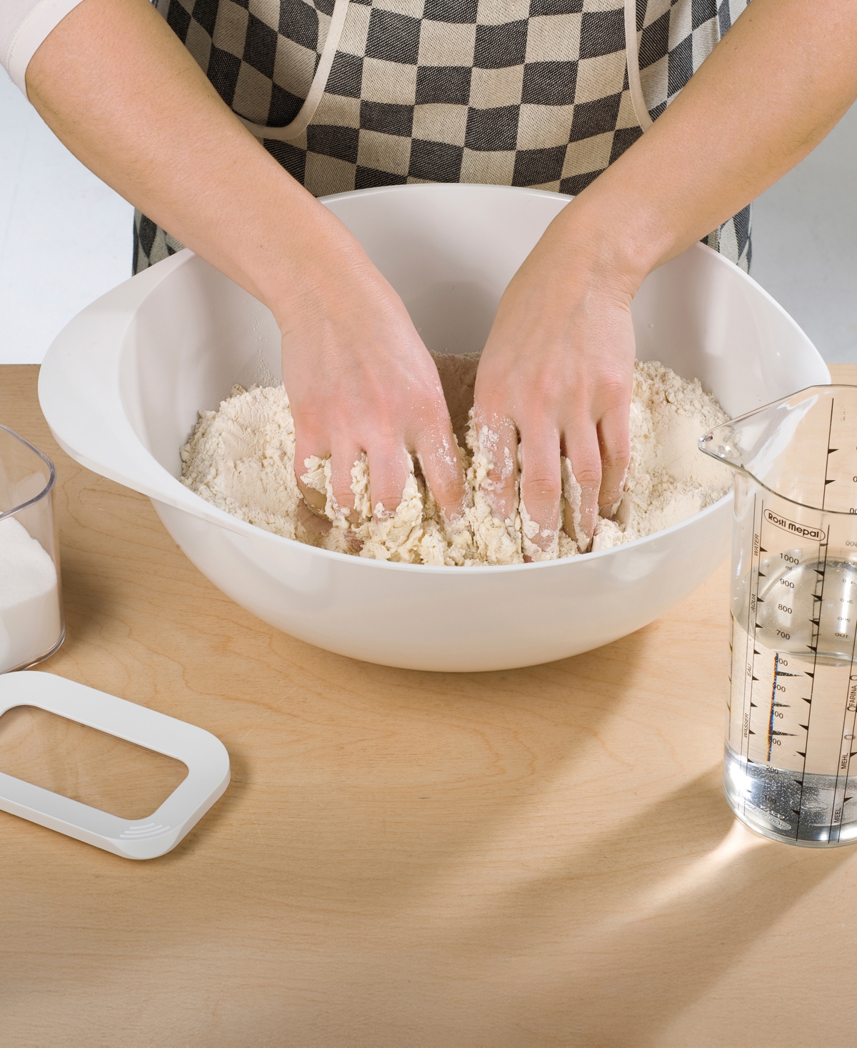 Rosti Margrethe 6.3-quart Bowl With Silicone Spatula In White