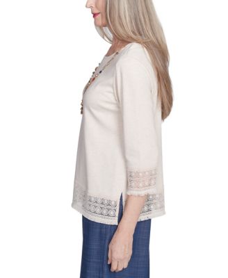 Трикотажный топ Alfred Dunner Petite с кружевной отделкой в честь летнего солнцестояния