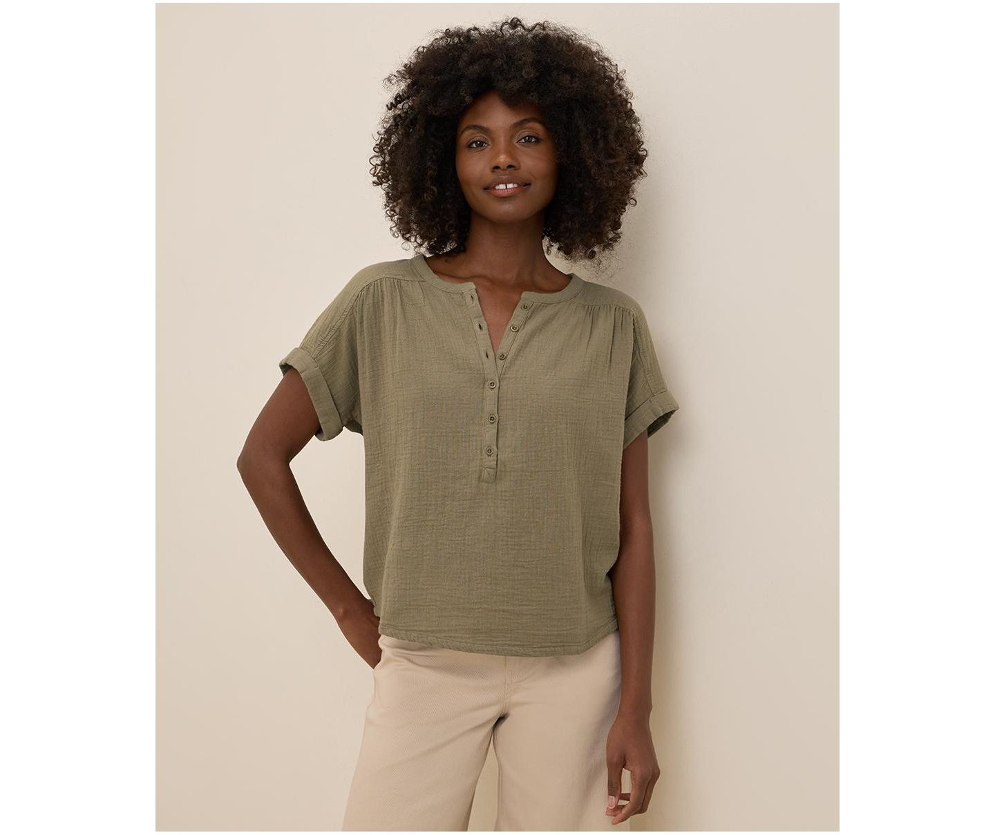 Женский топ Pact Organic Cotton Coastal Double Gauze Popover, цвет: Хаки зелёный — фото 1