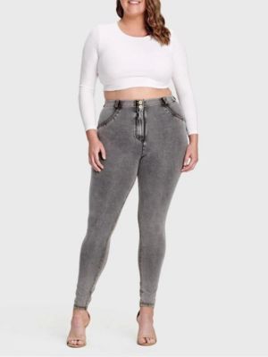 Women's Curvy High-Rise Sculpting Skinny Jeans