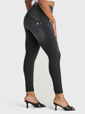 Women's Curvy High-Rise Sculpting Skinny Jeans