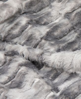 Luxuriously Soft Faux Fur Design Blanket, 60" x 70"
