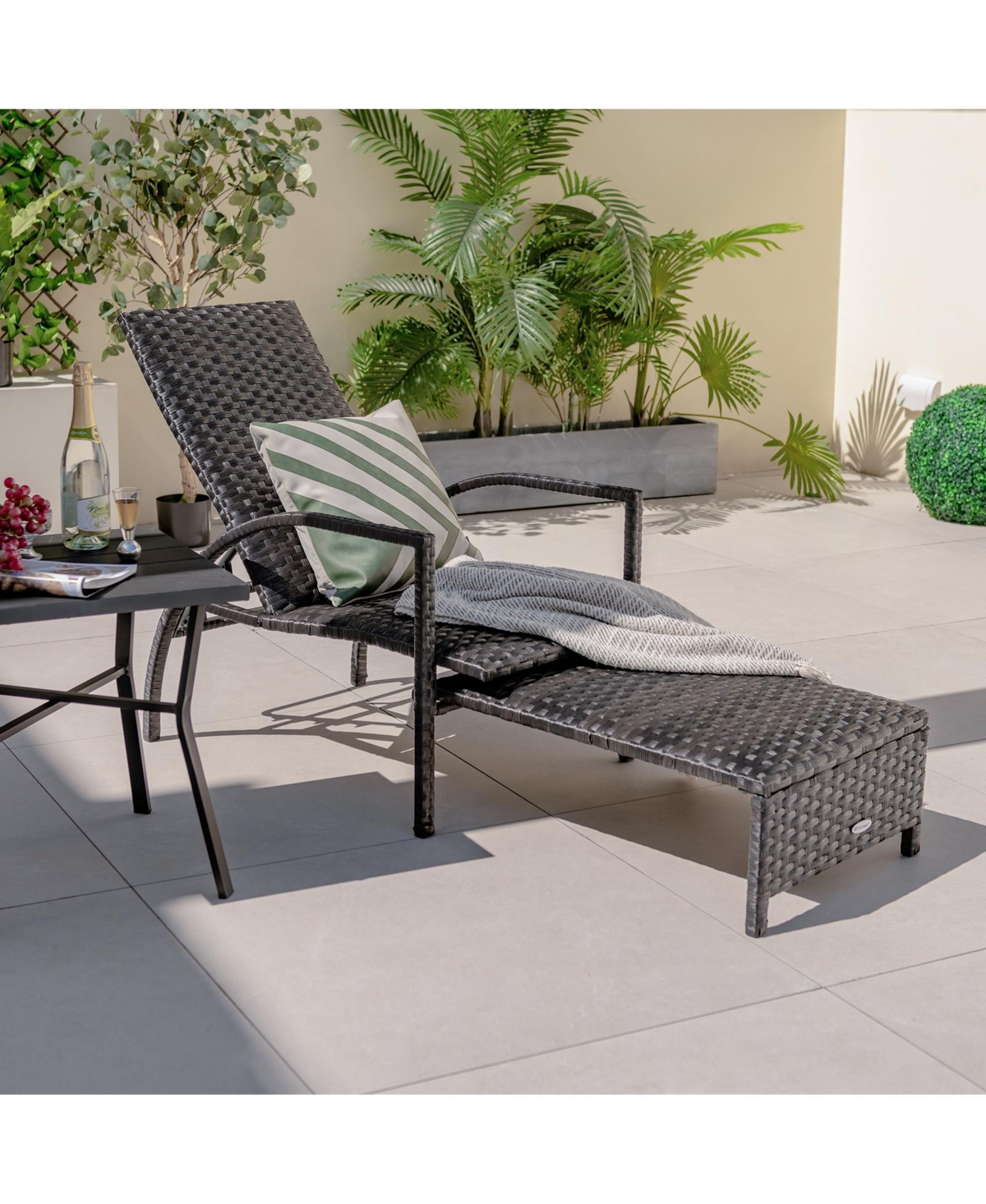 Patio Chaise Lounge Outdoor Rattan Lounge Chair with Retractable Ottoman