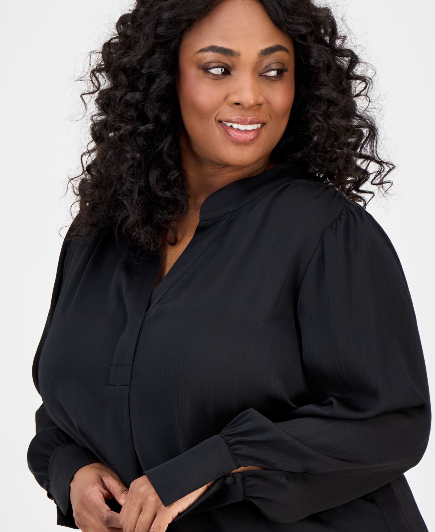 Женская блузка Anne Klein Plus Size Long-Sleeve V-Neck Blouse, цвет: Чёрный — фото 3