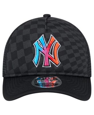 Men's Black New York Yankees Gradient 9FORTY A-Frame M-Crown Trucker Adjustable Hat
