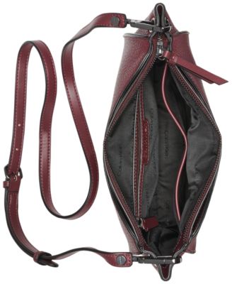 Маленькая сумка через плечо с гранатом от Calvin Klein