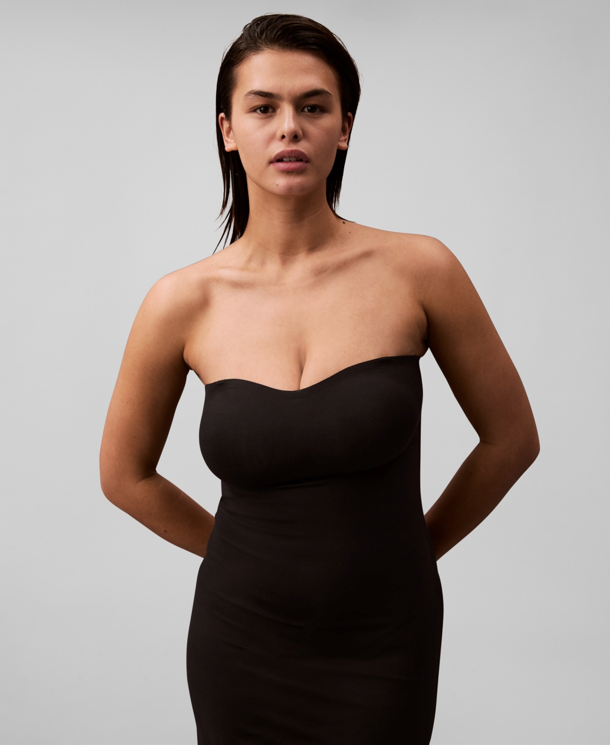 Calvin Klein Women's Stay-put Stretch Shapewear Slip Qf8197