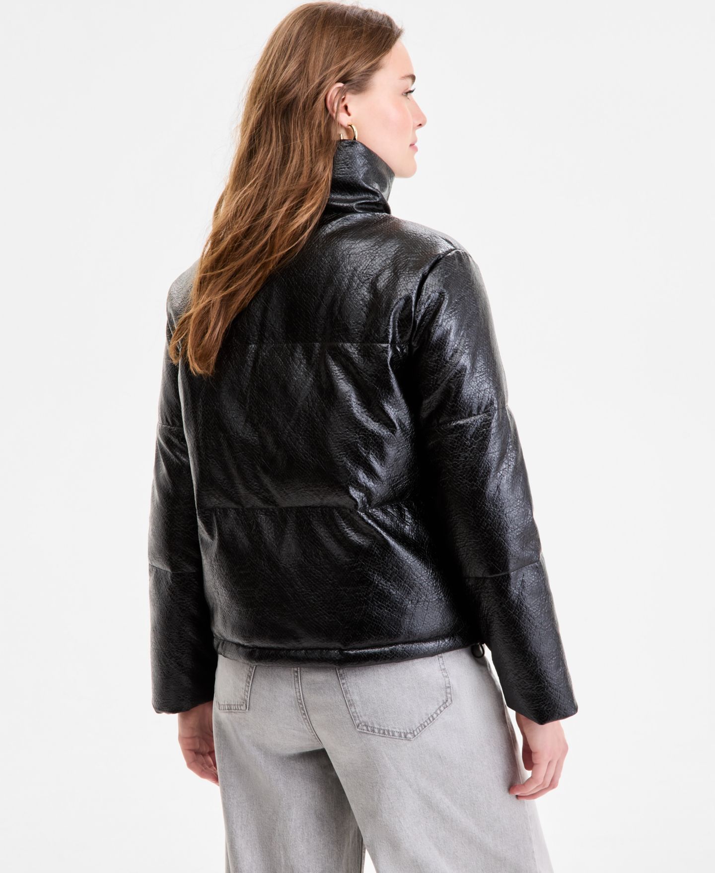 Женская куртка Steve Madden Textured Faux-Leather Puffer, цвет: Чёрный змеиный — фото 2