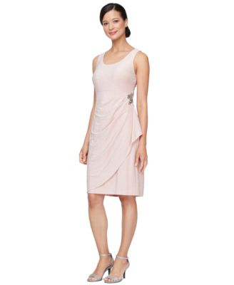 Женское платье с блестящими плечами и украшениями от SL Fashions