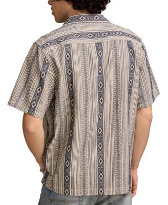 Мужская рубашка свободного кроя с коротким рукавом и текстурированной полосой спереди на пуговицах от бренда Lucky