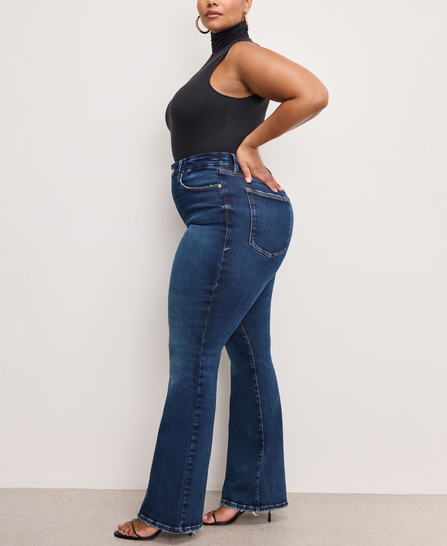 Женские джинсы Good American Soft Tech Good Classic Bootcut Jeans, Regular & Plus Size, цвет: Индиго — фото 9