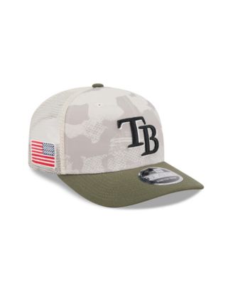 Мужская светло-бежевая/оливковая шляпа Tampa Bay Rays 2025 года выпуска, посвященная Дню Вооруженных сил, на 9-е семидесятилетие.