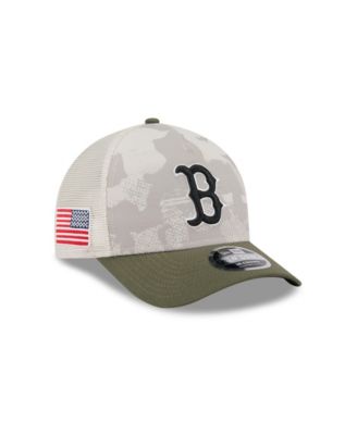 Мужская светло-бежевая/оливковая бейсболка New Era Boston Red Sox 2025, День Вооруженных сил, 9 лет, с регулируемой А-образной оправой и М-образной короной.
