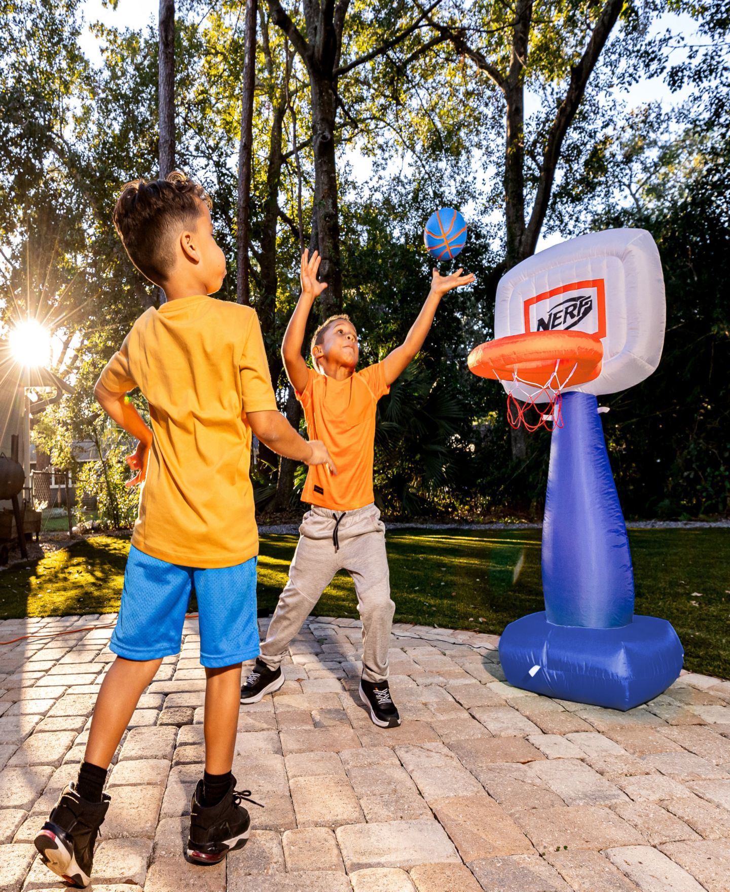 Детские игрушки Franklin Sports AirHoop 54" Built-in Blower Inflatable Basketball Hoop Set, Ages 3+ — фото 5