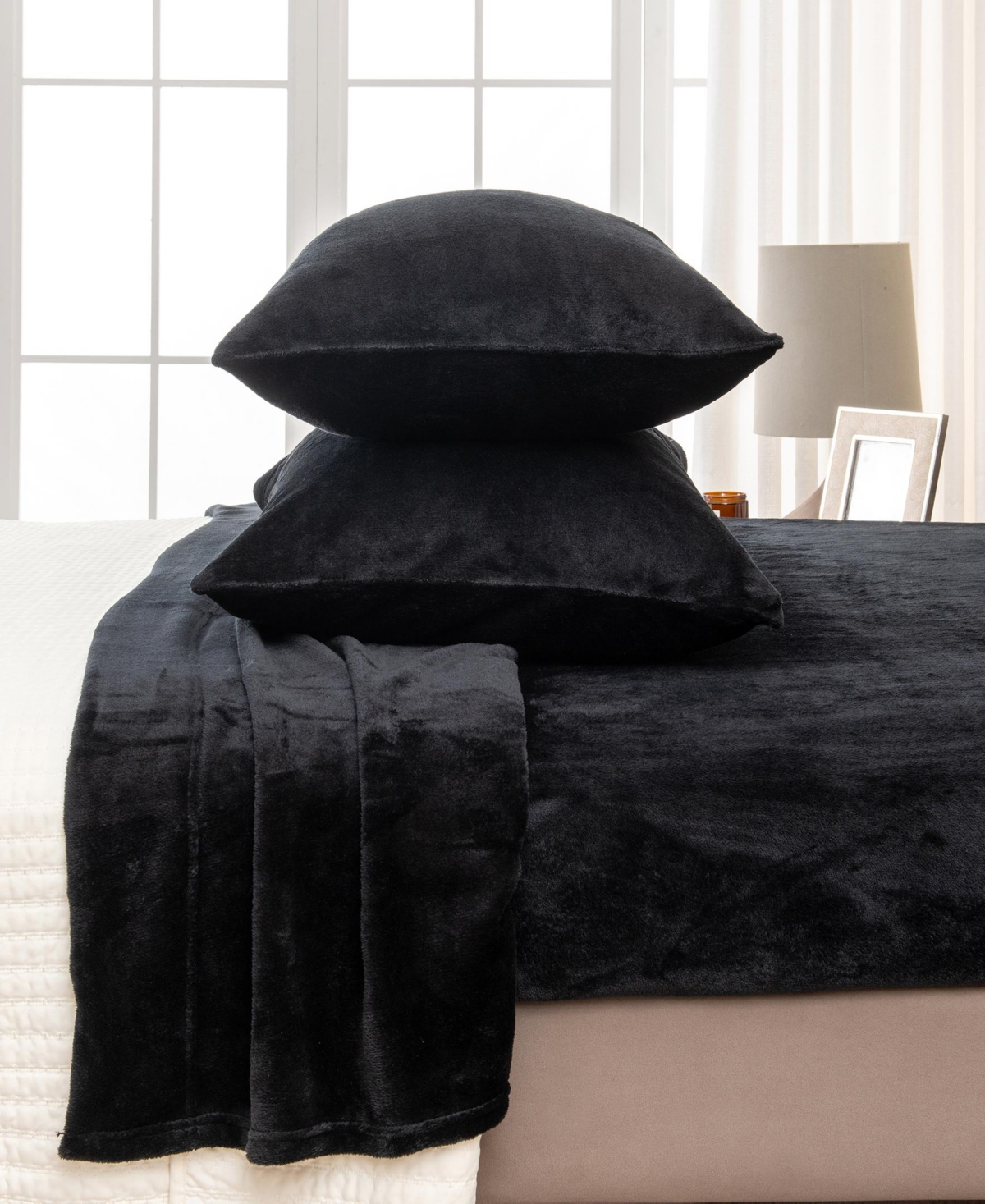 Linery & Co. Ultra-Soft Velvet Plush Solid Sheet Set