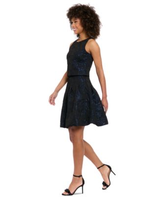 Women's Textured-Rose Sleeveless Top