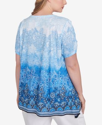 Ruby Rd. Топ с открытыми плечами и круглым вырезом в стиле омбре с кристаллами больших размеров.