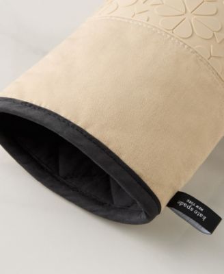 Spade Flower Soft Silicone Oven Mitt Set, 7" x 13"