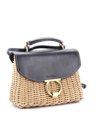 Маленькая сумка Margot от Salvatore Ferragamo, бывшая в употреблении, плетеная из кожи