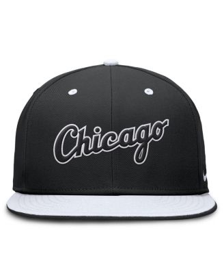Мужская черно-белая приталенная кепка Nike Chicago White Sox True Prime Time от Nike в черно-белом цвете.