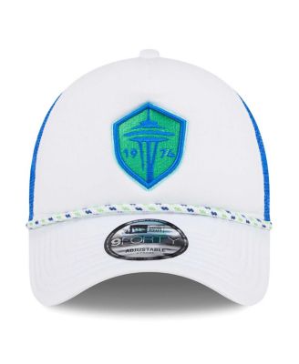 Мужская бело-синяя кепка дальнобойщика New Era Seattle Sounders FC Court Sport из пенополиуретана с А-образной оправой, регулируемая на 9 дюймов.