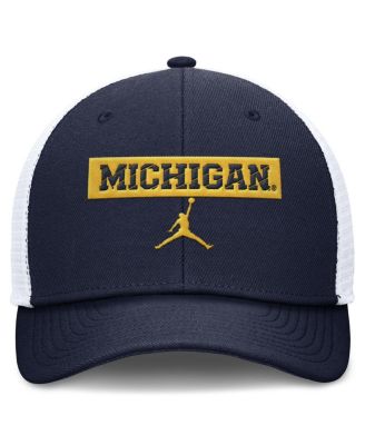 Мужская кепка дальнобойщика Jordan Michigan Wolverines темно-синего / белого цвета с регулируемой длиной