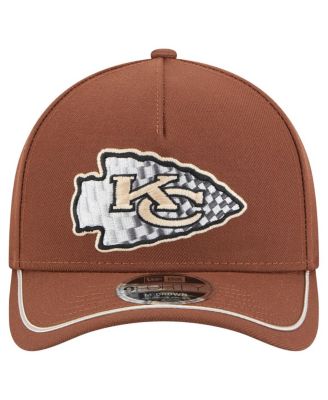 Мужская коричневая шляпа New Era Kansas City Chiefs Motorsport с регулируемой длиной 94 см.