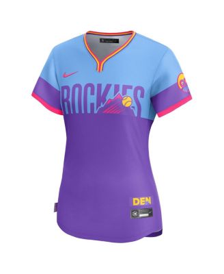 Женская фиолетовая/светло-голубая футболка Nike Colorado Rockies 2025 City Connect Limited от Nike.