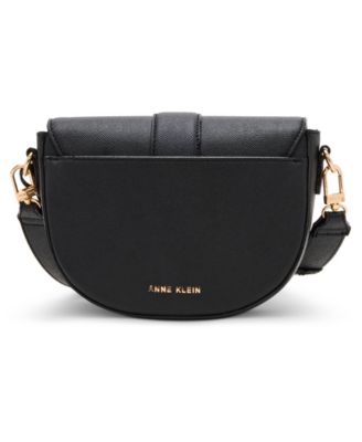Маленькая сумка-седло с пряжкой от Anne Klein через плечо в обтяжку