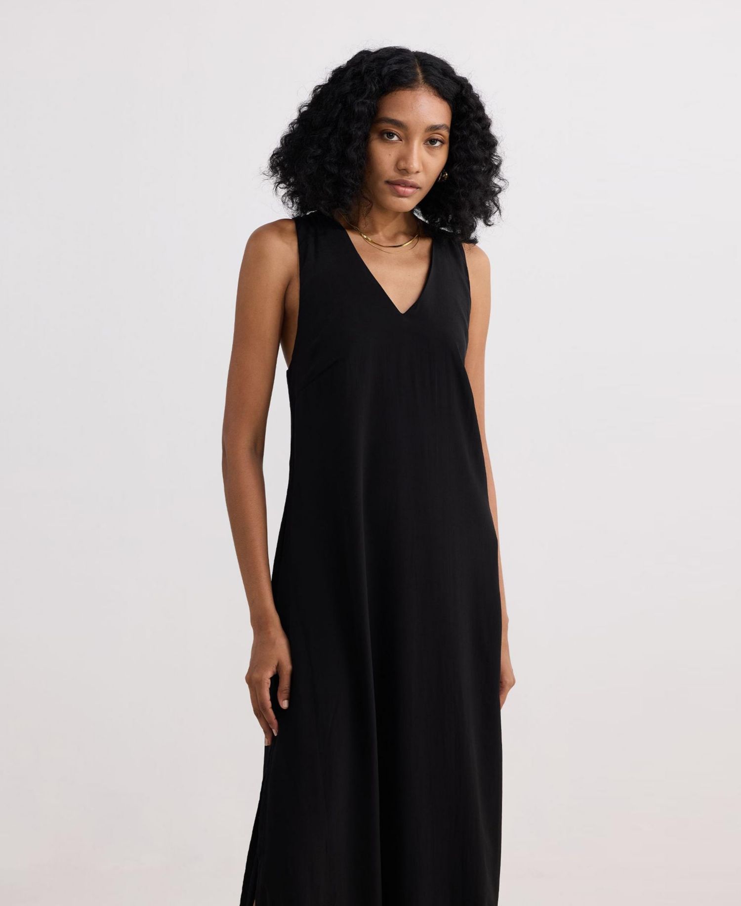Women's Crossed in Chic Sleeveless Maxi Dress