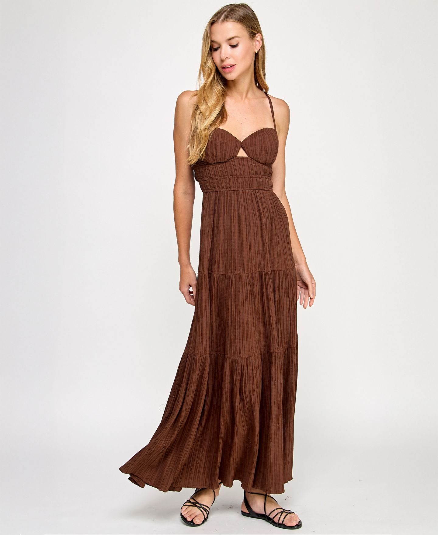 Женское платье City Studios Juniors' Textured Keyhole Strappy Maxi, цвет: Коричневый — фото 4