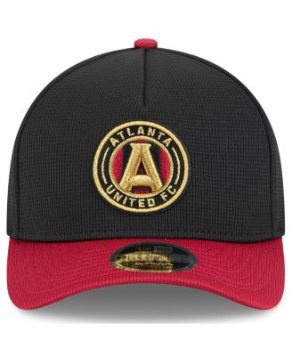 Мужская черно-красная кепка New Era из джерси Atlanta United FC 2025 с застежкой на крючок длиной 9 ФУТОВ и 12 дюймов с регулируемой головкой