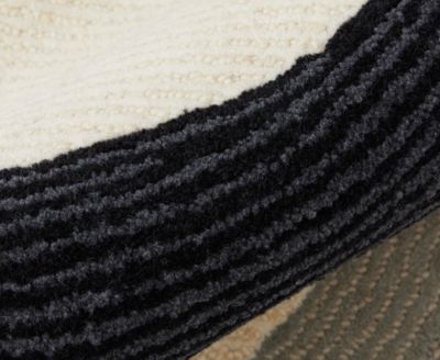 Maguire 8905F 2'x3' Area Rug