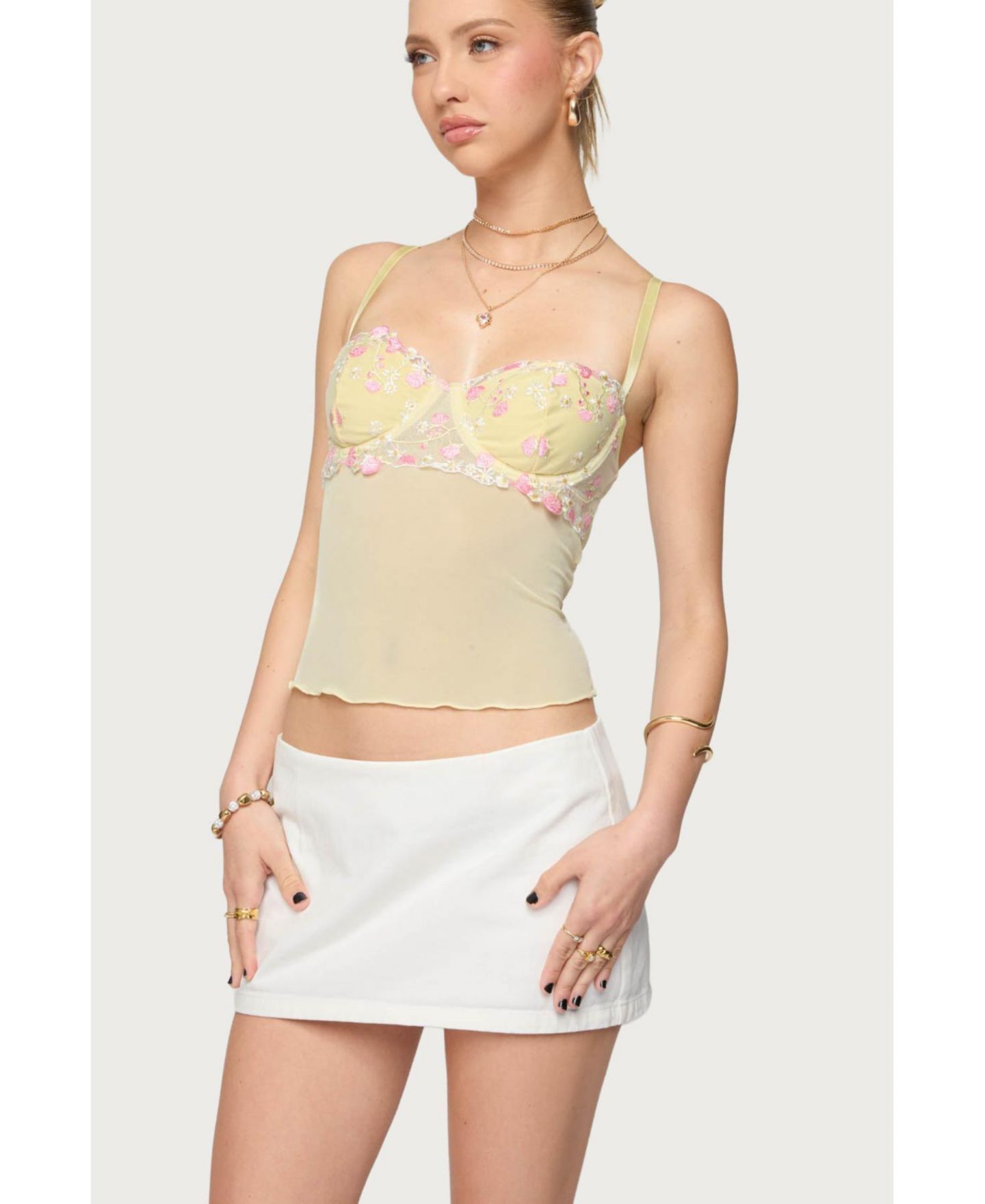 Женский топ Edikted Embroidered Floral Sheer Bra Top, цвет: Жёлтый — фото 4