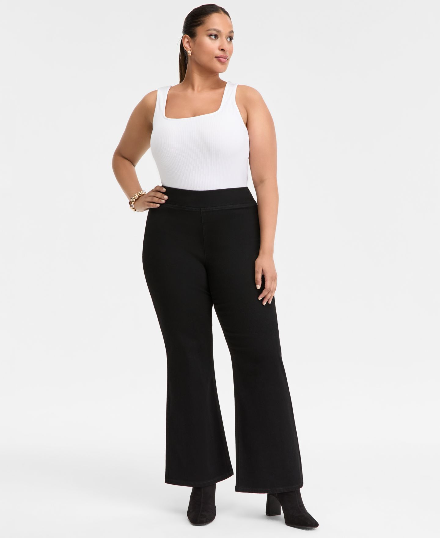 Женские джинсы I.N.C. International Concepts Plus Size High-Rise Pull-On Flared, цвет: Глубокий чёрный — фото 1