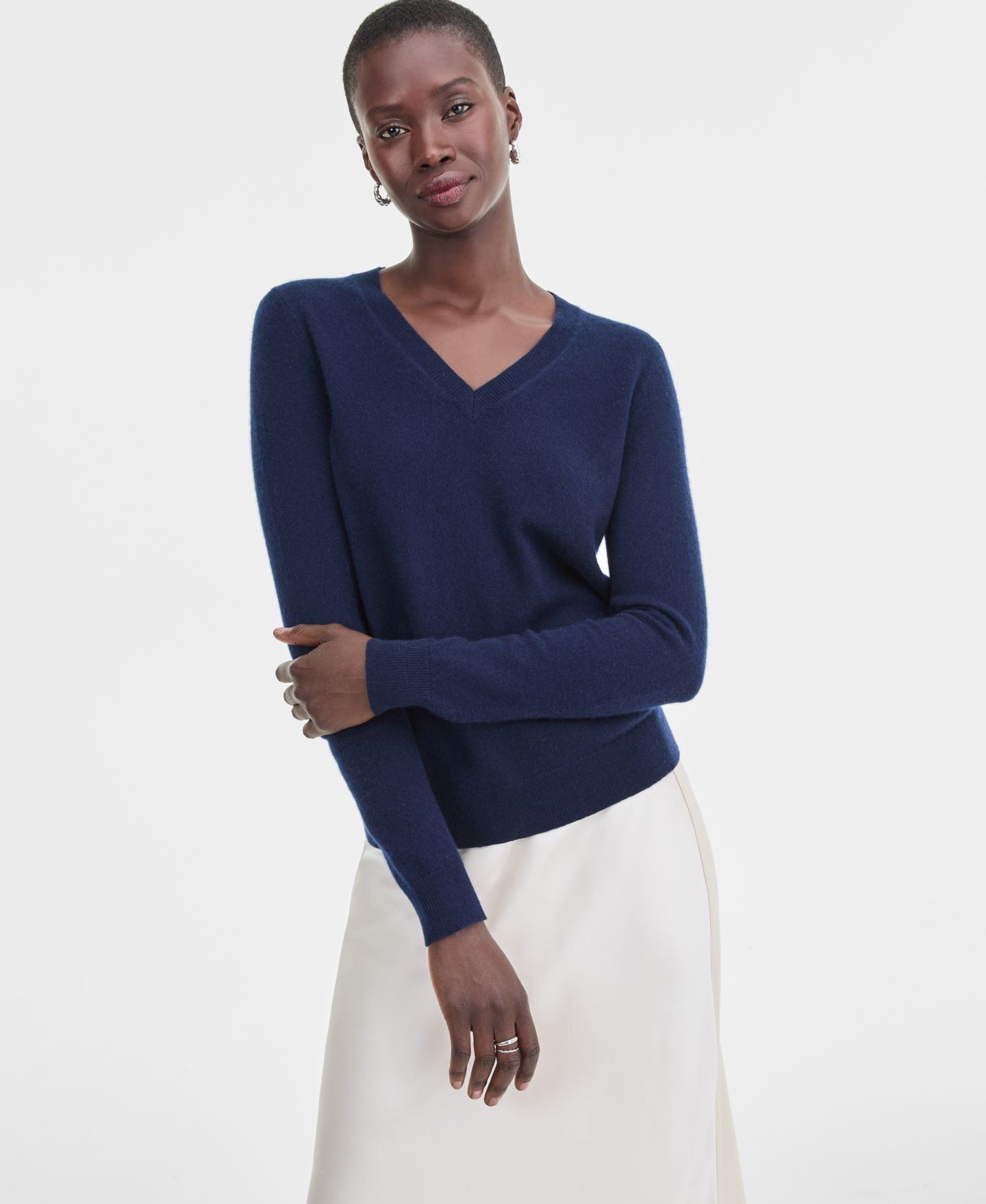 Женский свитер Charter Club 100% Cashmere V-Neck Long-Sleeve Sweater, цвет: Тёмно-синий — фото 1