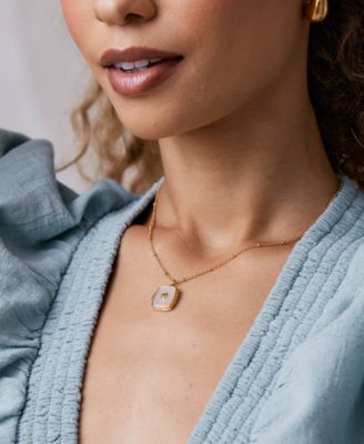 Gold Plated Cali Cultivated Pearl Short Pendant Locket Necklace