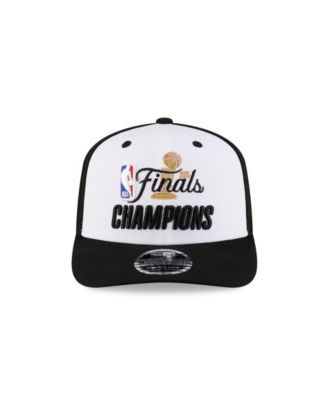 Мужская белая/черная кепка New Era Oklahoma City Thunder 2025 Finals Champions Parade 9SEVENTY с регулируемой по длине застежкой.