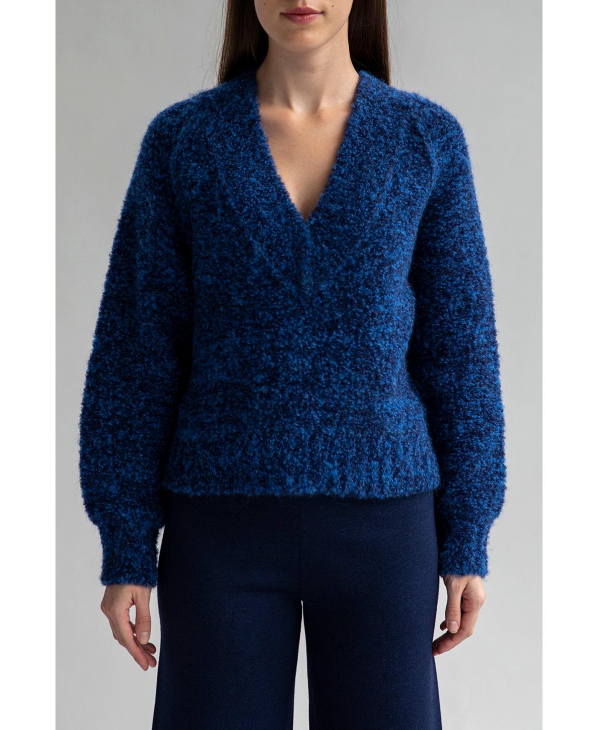 Women's V-Neck Tonal Boucle Sweater - Fuschia aubergine