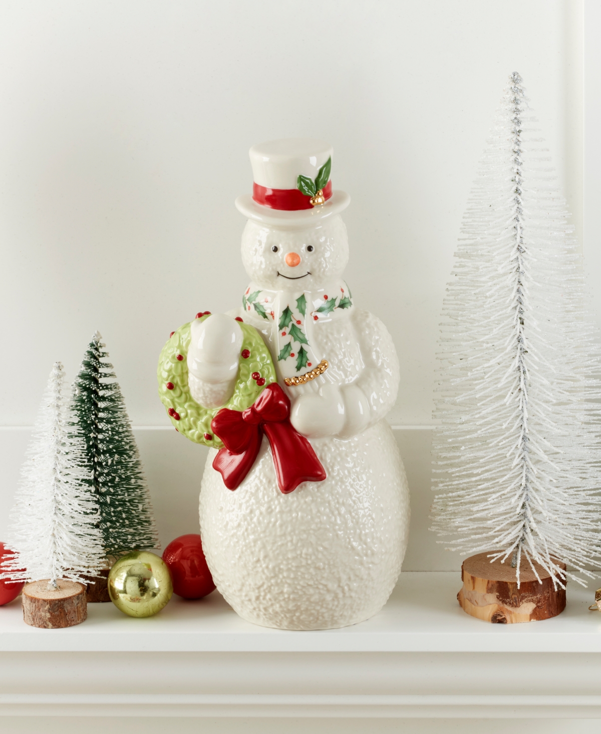 Lenox 2025 Snowman With Wreath Figurine In White