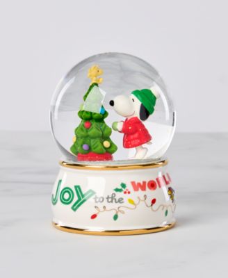 Snoopy Snow Globe