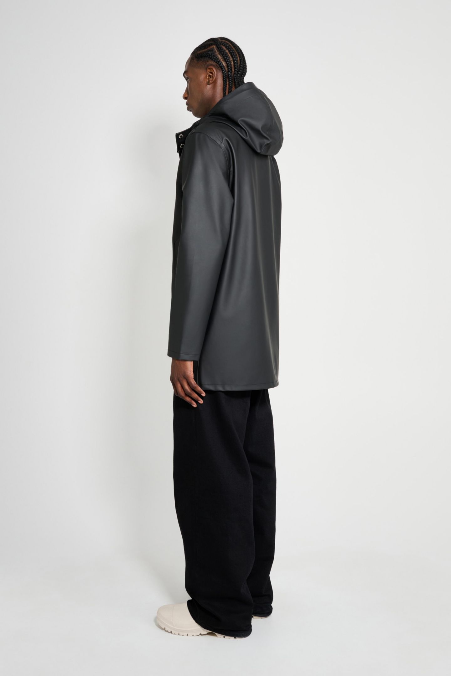 Женские куртки Stutterheim Stockholm Long Sleeve Hooded Raincoat, цвет: Чёрный — фото 7