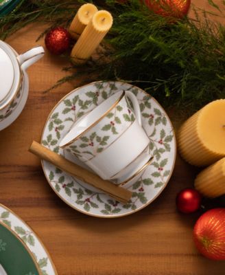 Holly & Berry Gold Set of 4 Saucers, 6"